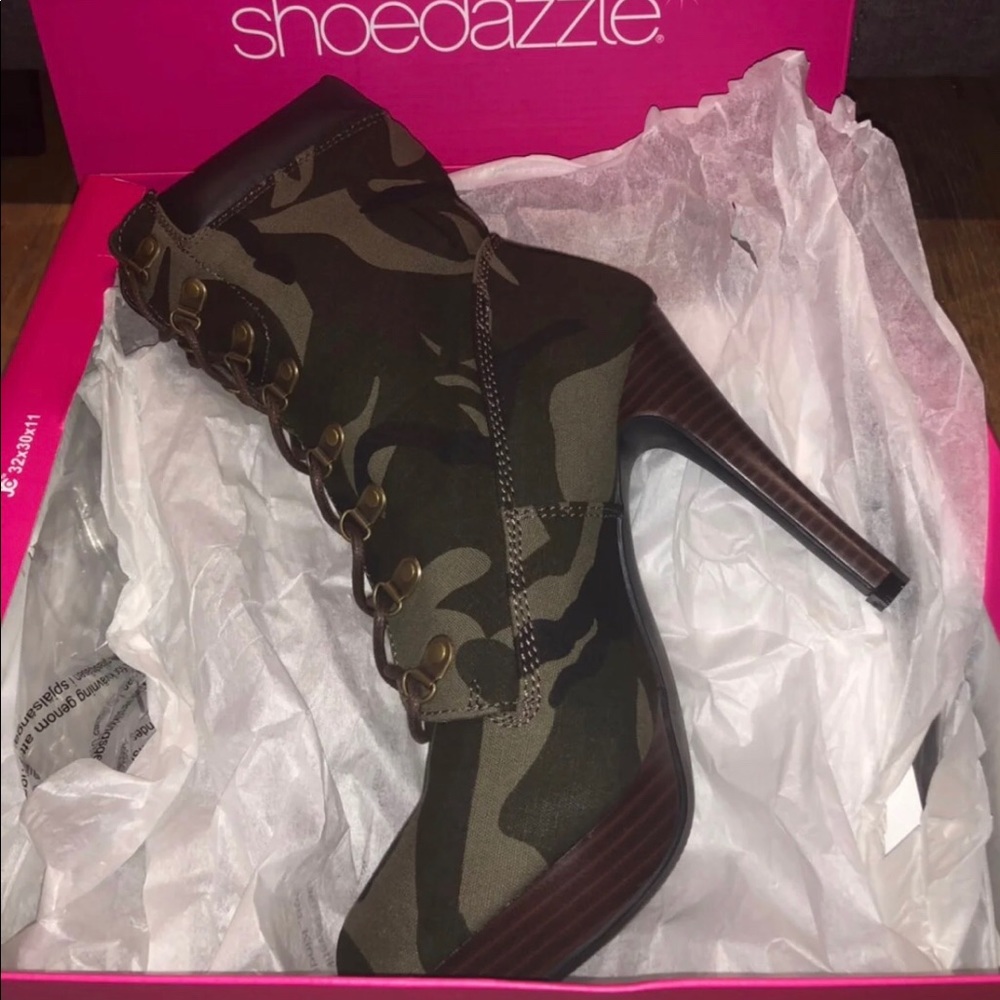 Size 7 JustFab Camouflage Boots, never worn!!